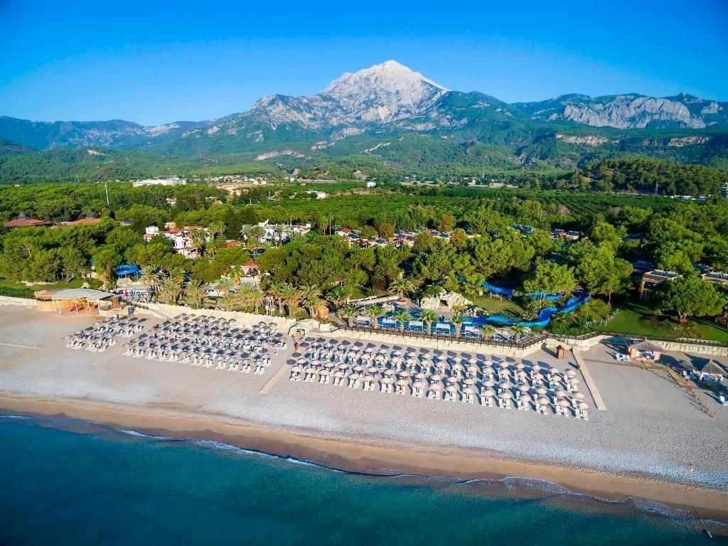 PIRATE'S BEACH CLUB