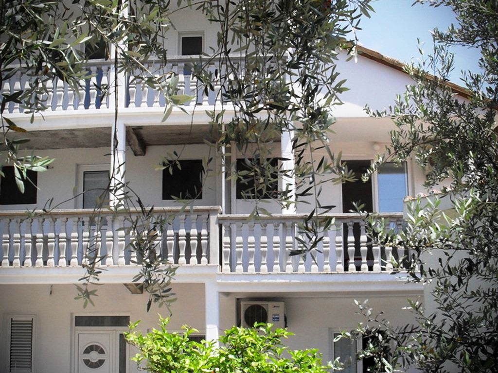 RATKO APARTMENTS