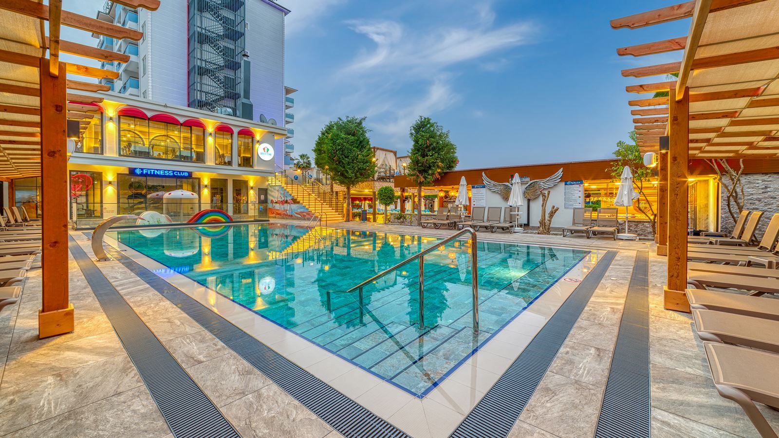 CLUB BIG BLUE SUITE HOTEL