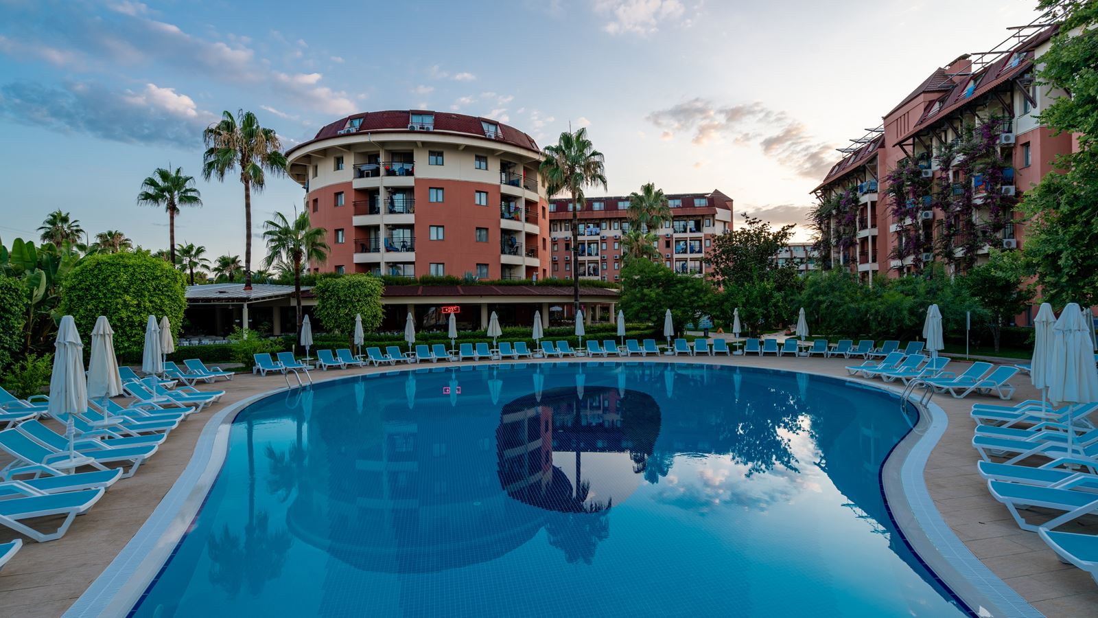PALMERAS BEACH HOTEL