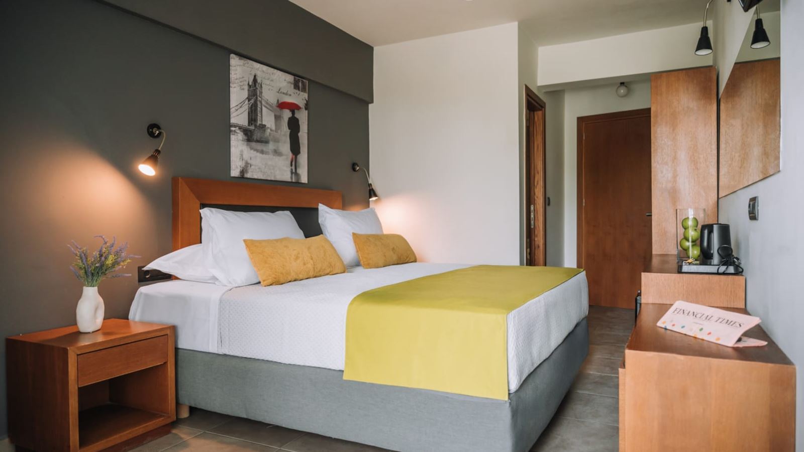 AMPHITRYON CITY HOTEL