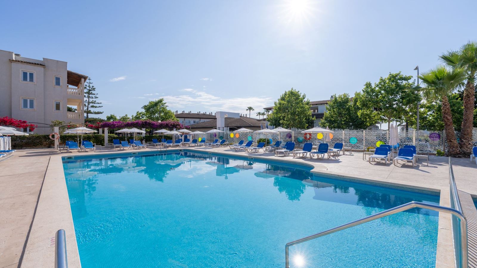 CAPRICE ISABEL APARTHOTEL