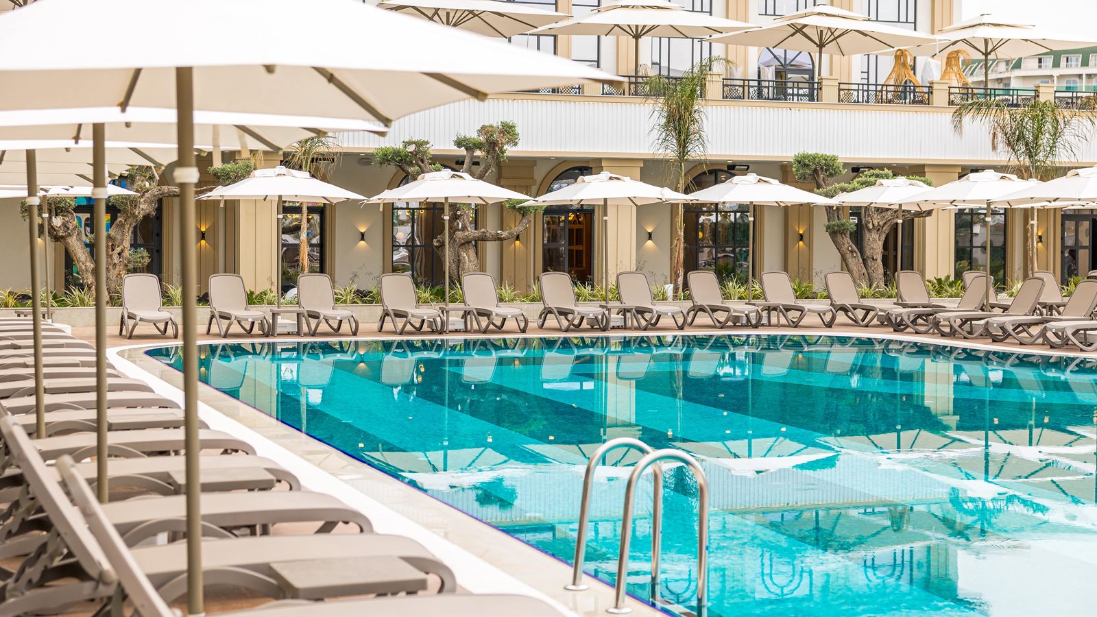 SERENITY QUEEN HOTEL