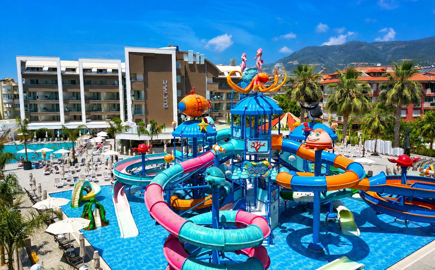 BLUE WAVE SUITE HOTEL