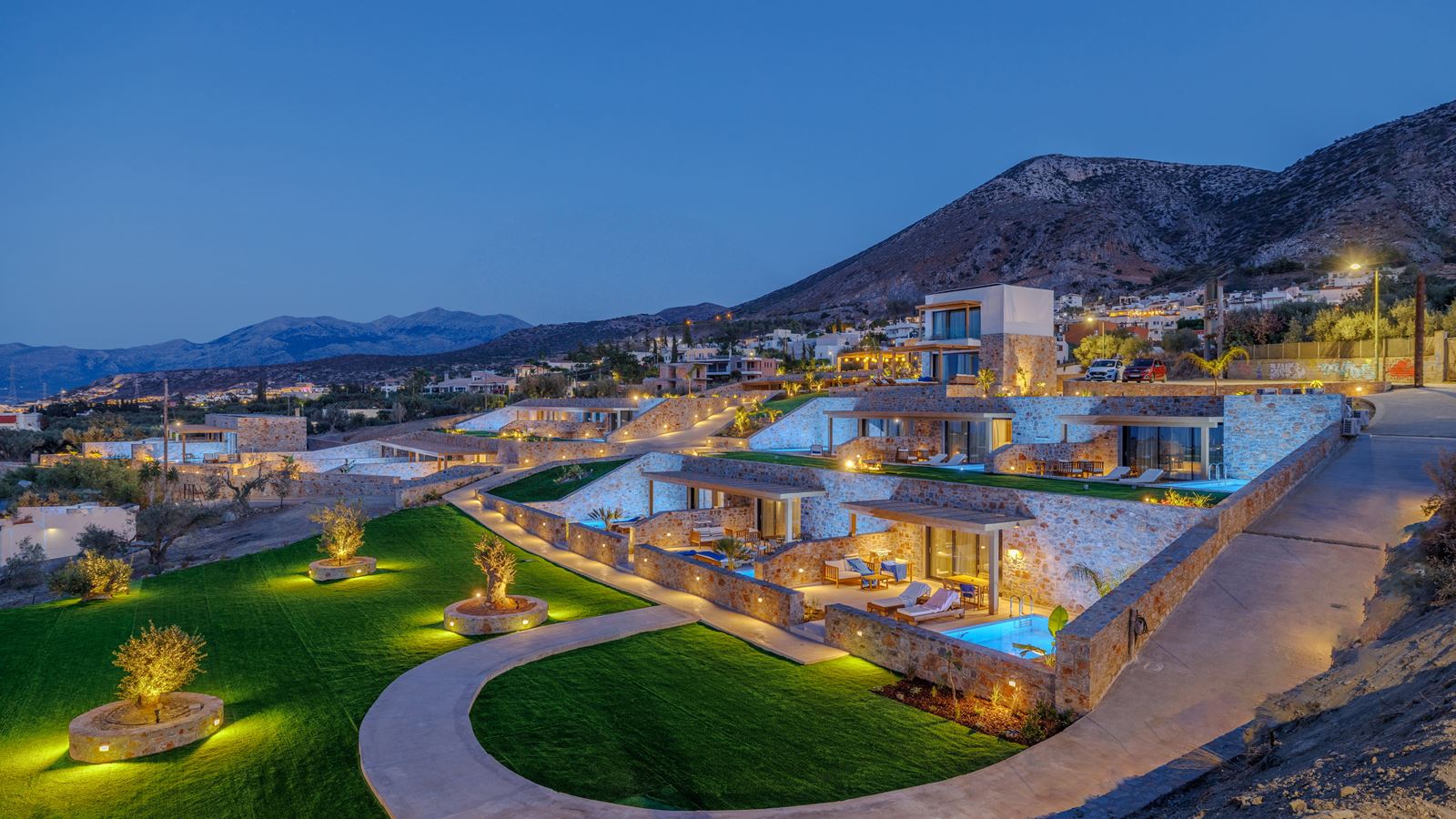 DEOS LUXURY SUITES