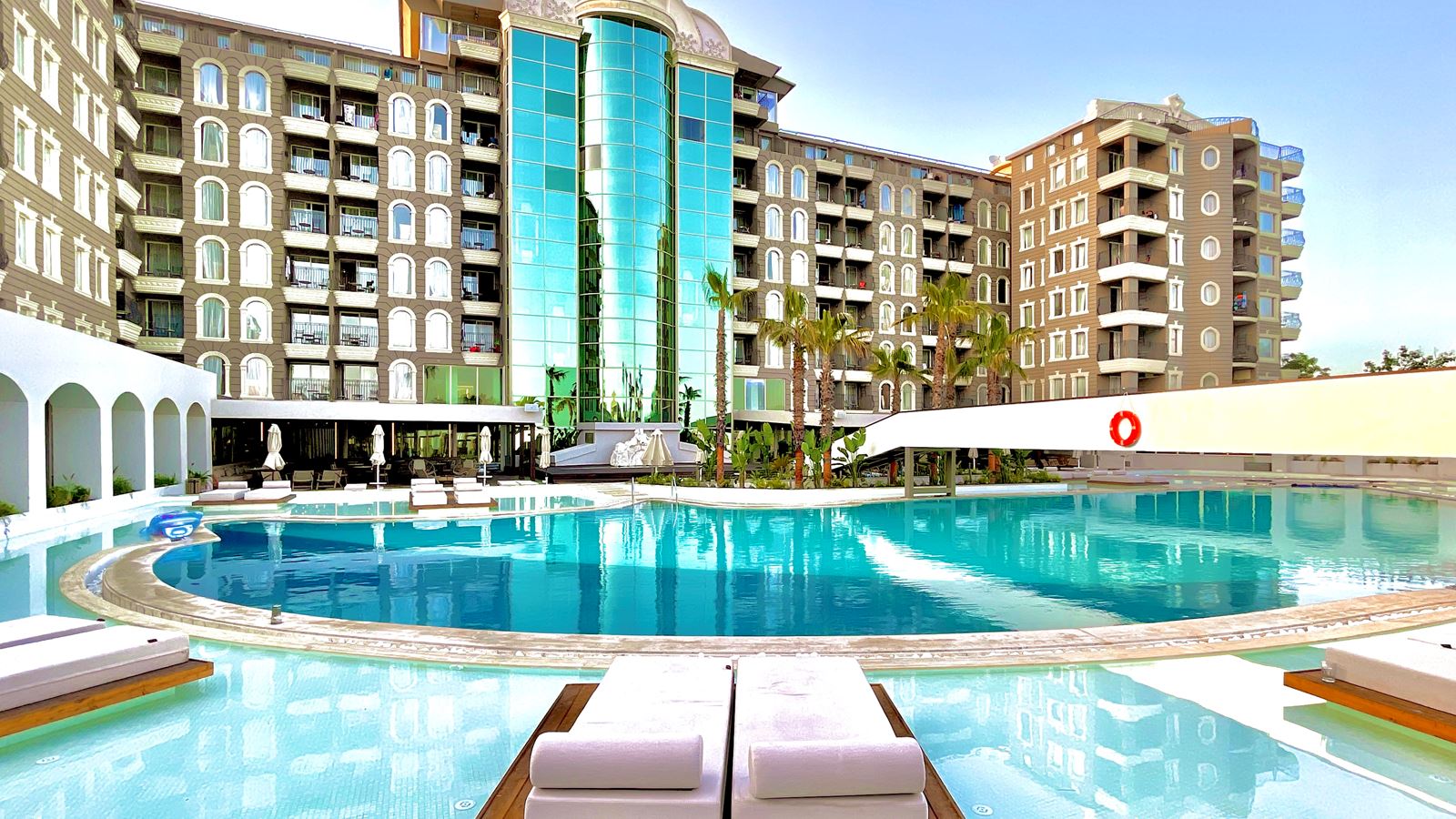 LAUR HOTEL EXPERIENCE & LAUR HOTELS ELEGANCE