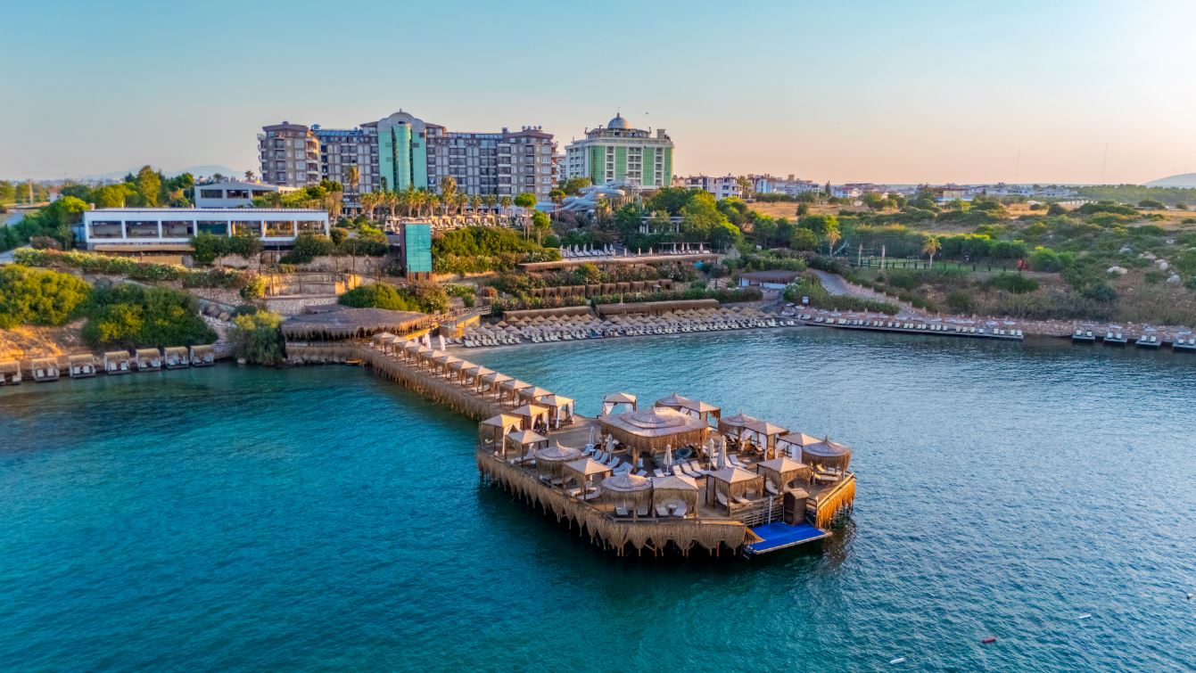 LAUR HOTEL EXPERIENCE & LAUR HOTELS ELEGANCE