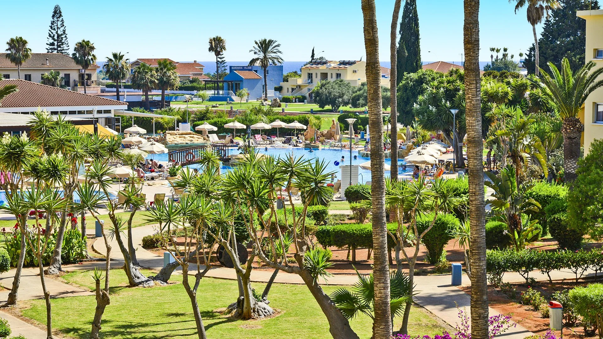 MAKRONISOS HOLIDAY VILLAGE