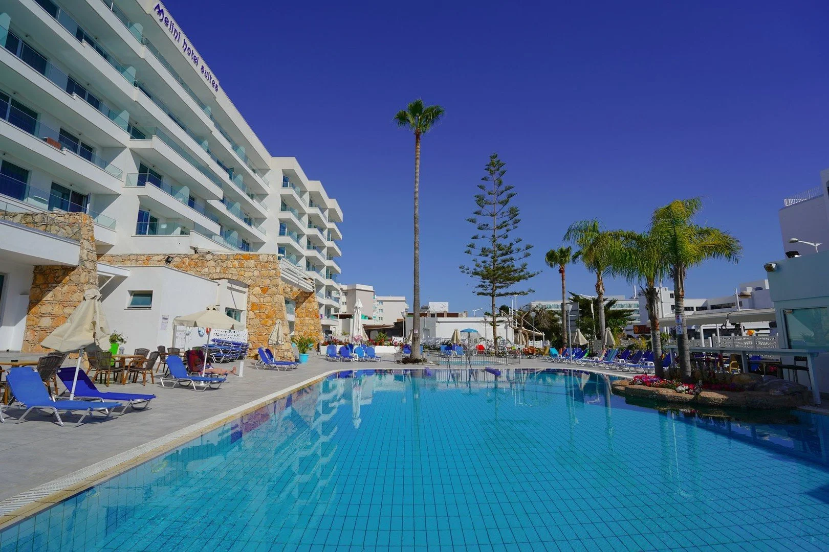 MELINI HOTEL SUITES
