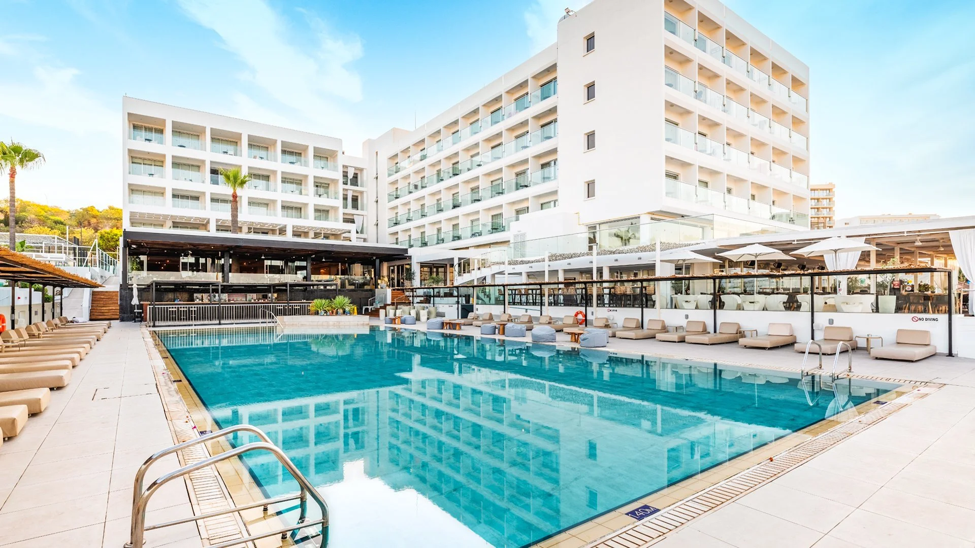 NAPA MERMAID HOTEL & SUITES