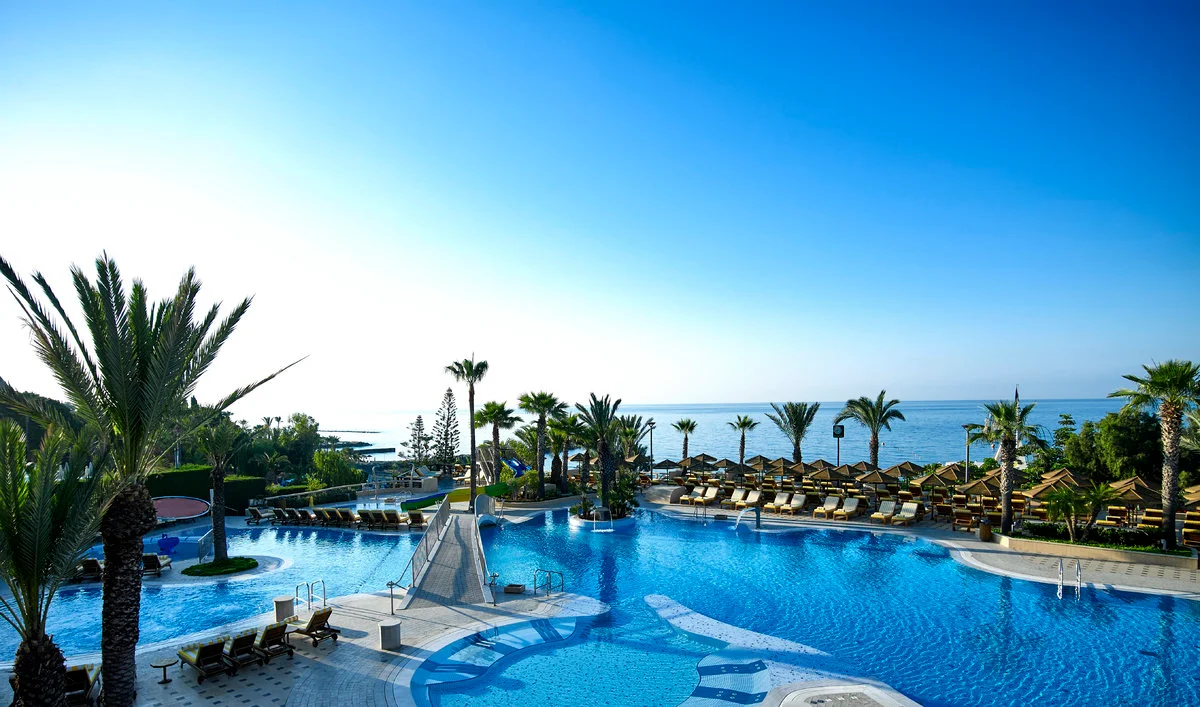 HOTEL FOUR SEASONS