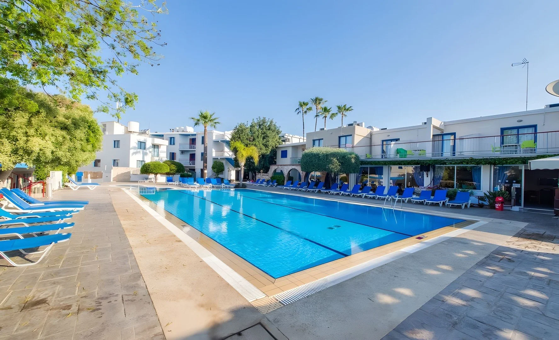 GREEN BUNGALOWS HOTEL APARTMENTS