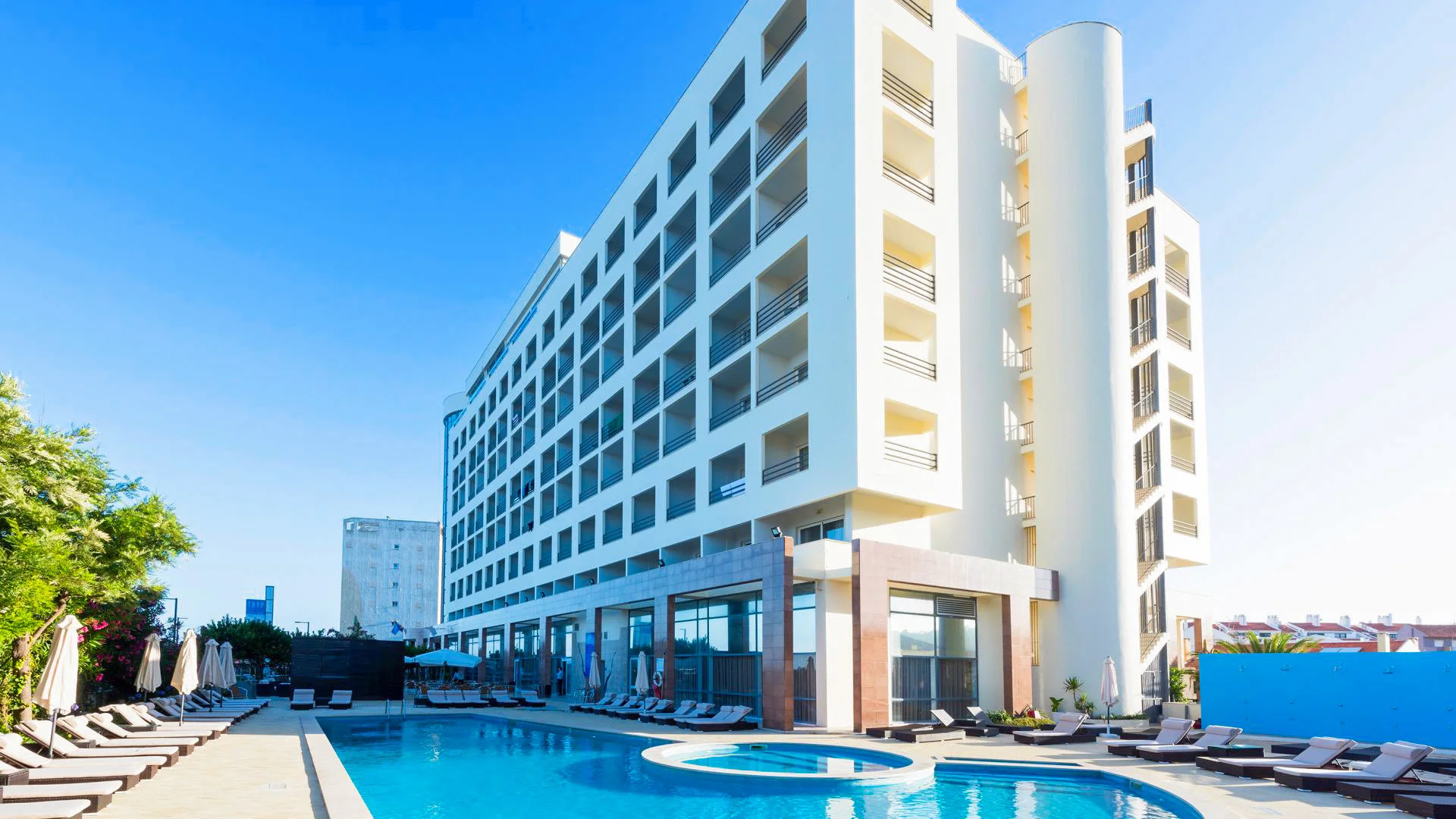 TRYP LISBOA CAPARICA MAR BY WYNDHAM