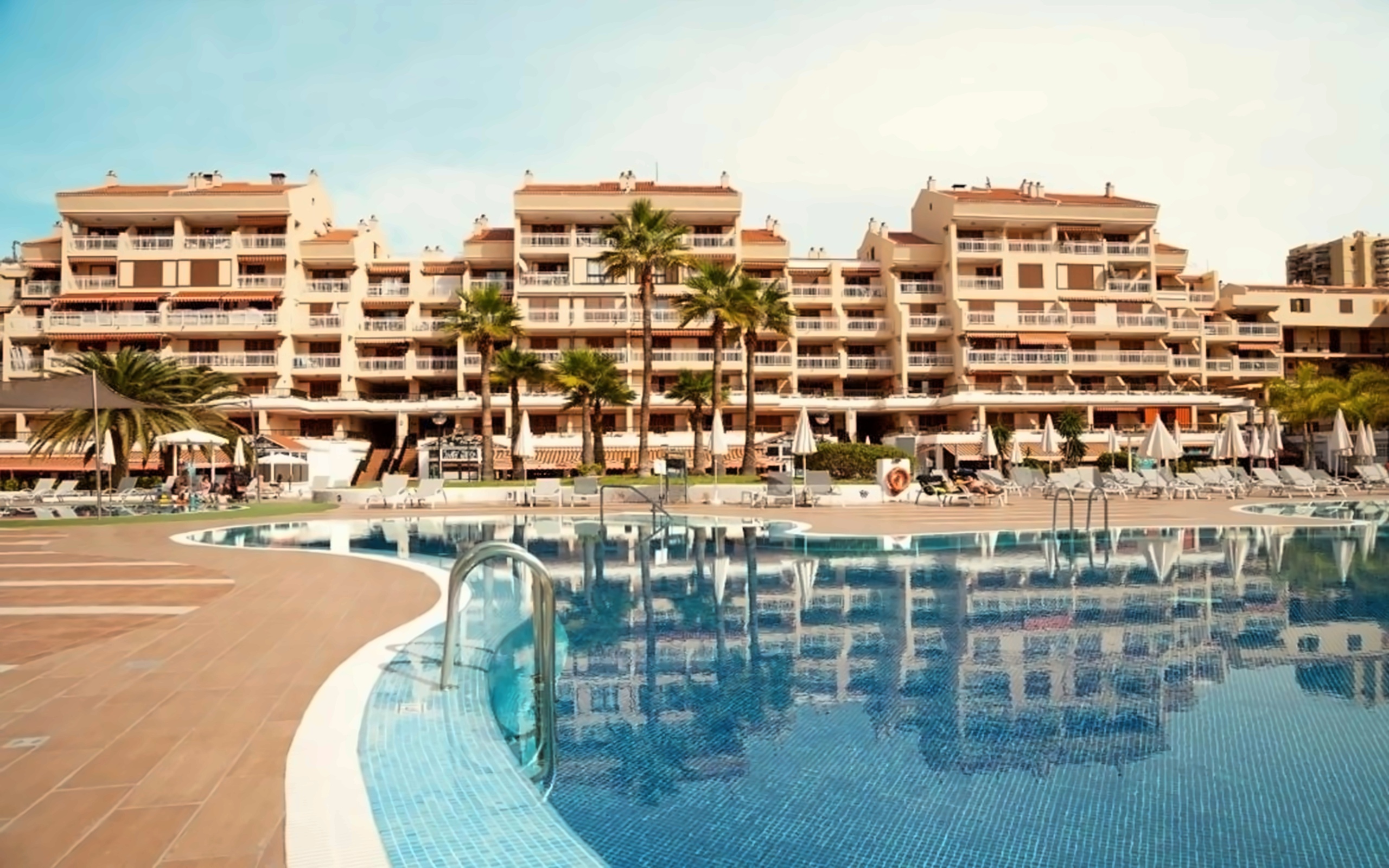 CORAL COMPOSTELA BEACH