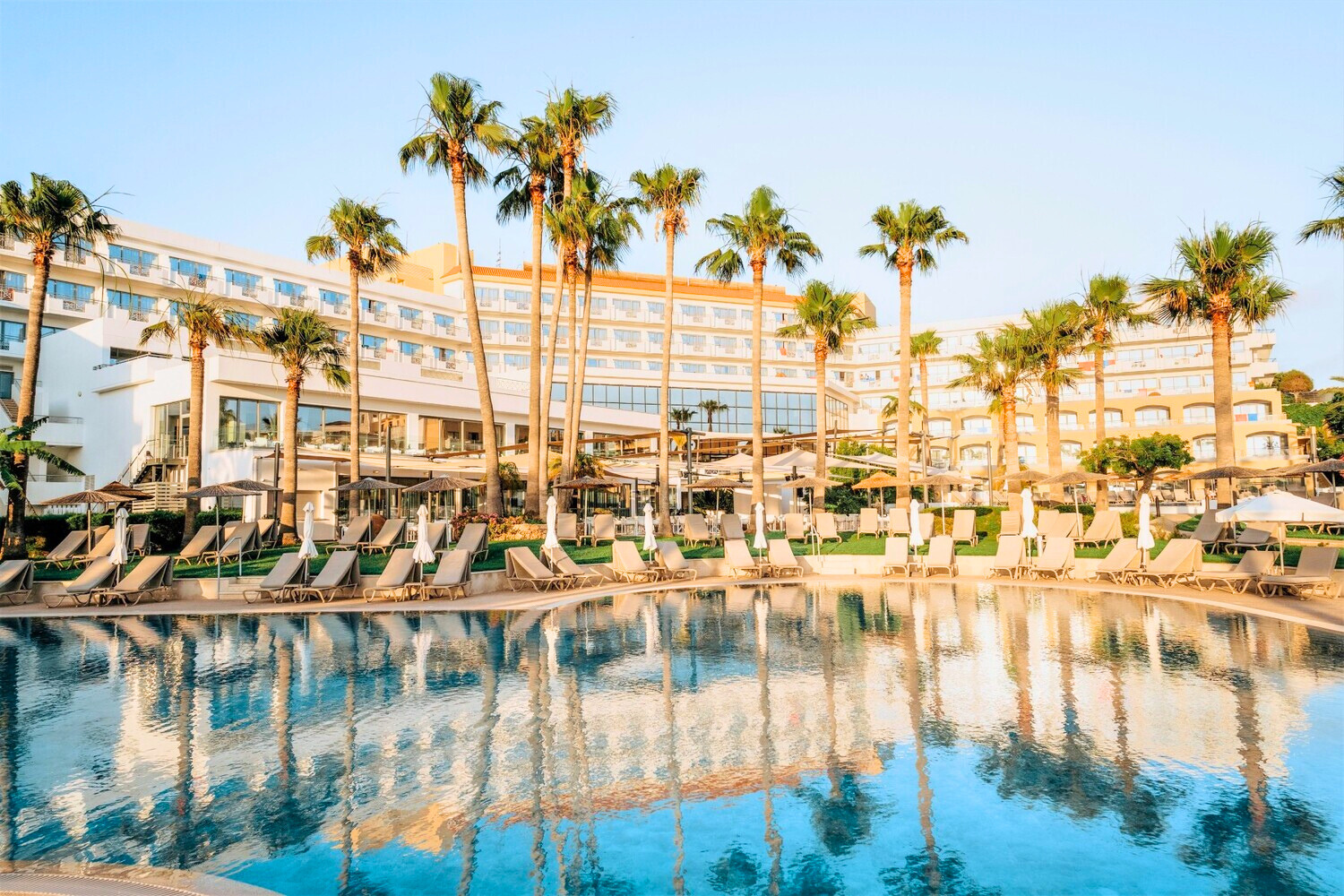 ST. GEORGE HOTEL SPA & GOLF RESORT - BC