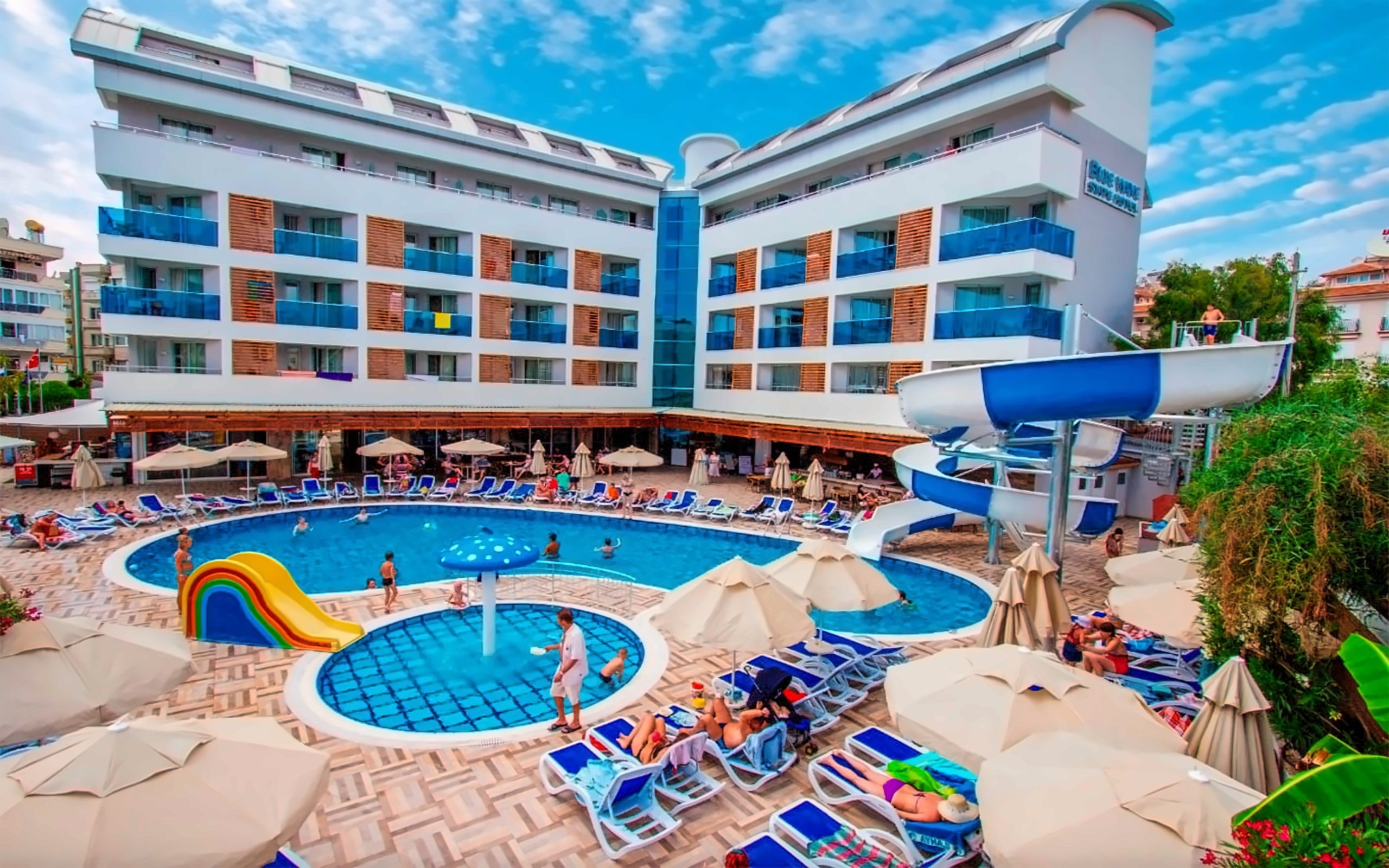 BLUE WAVE SUITE HOTEL