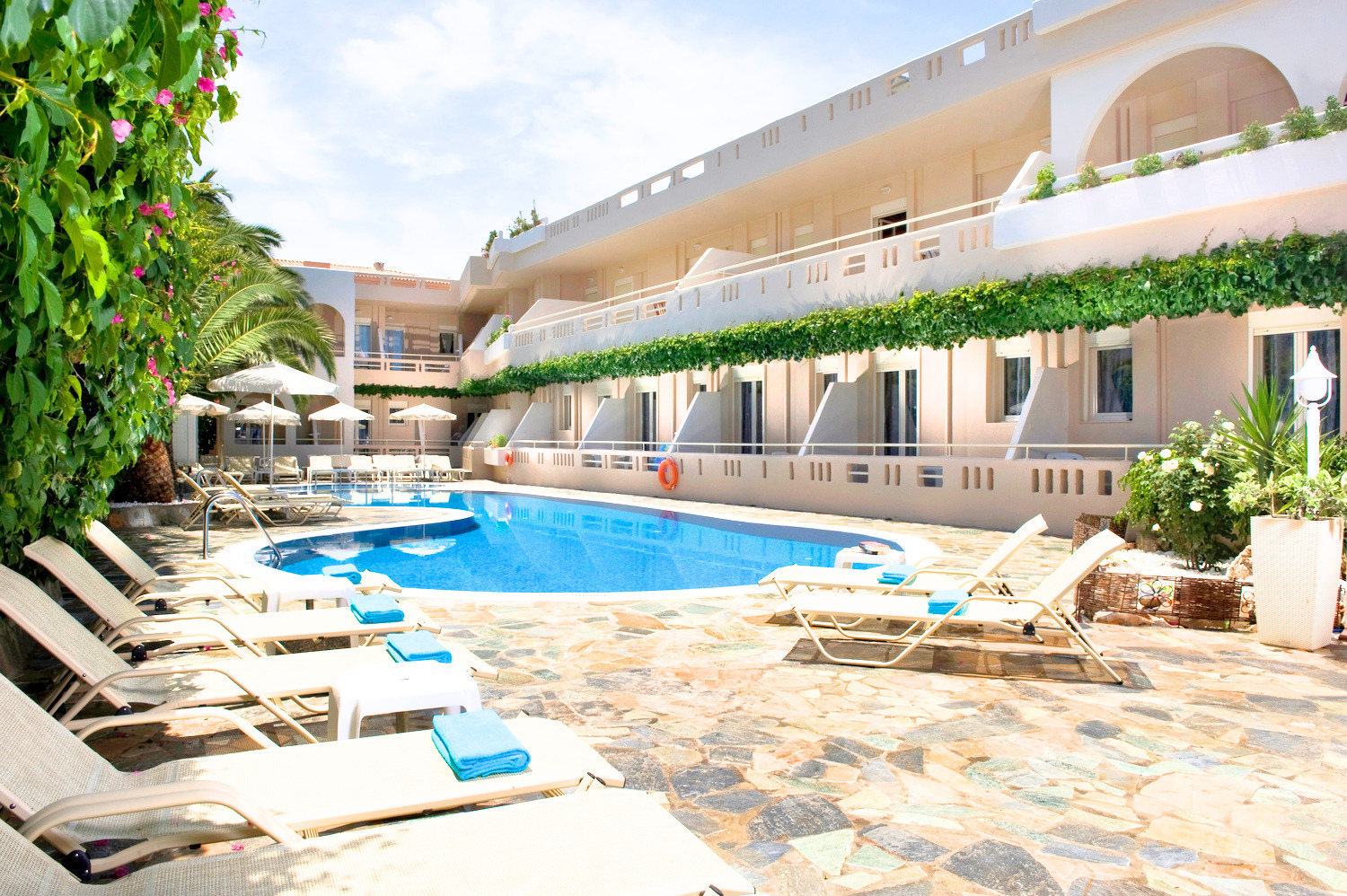 AXOS HOTEL