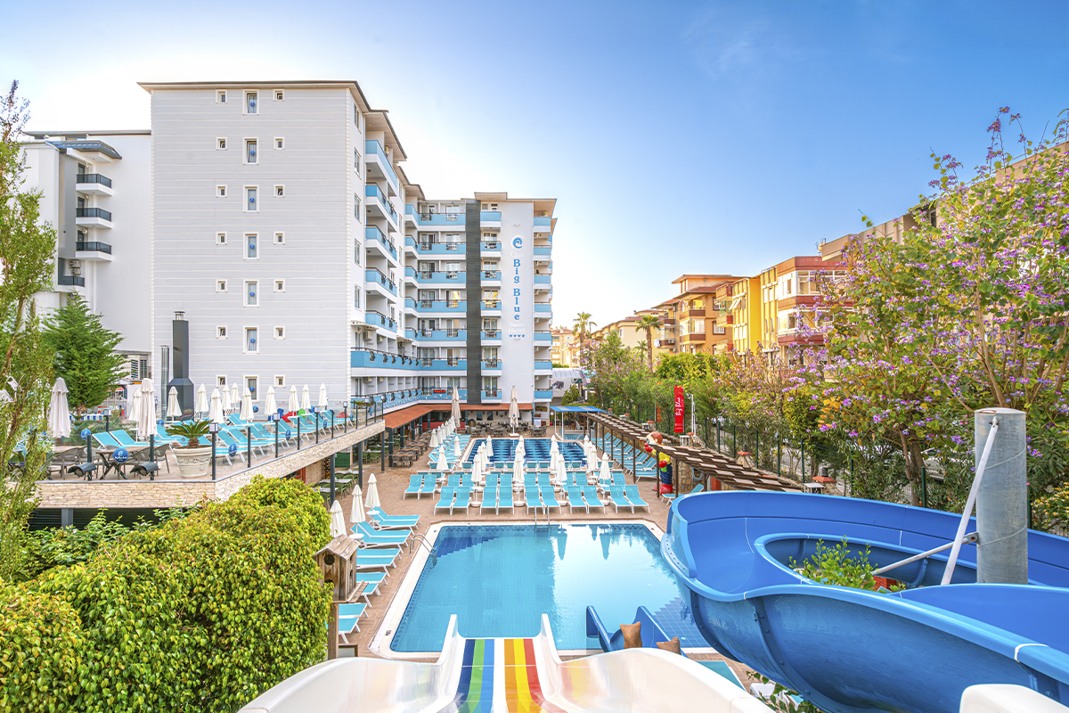 CLUB BIG BLUE SUITE HOTEL
