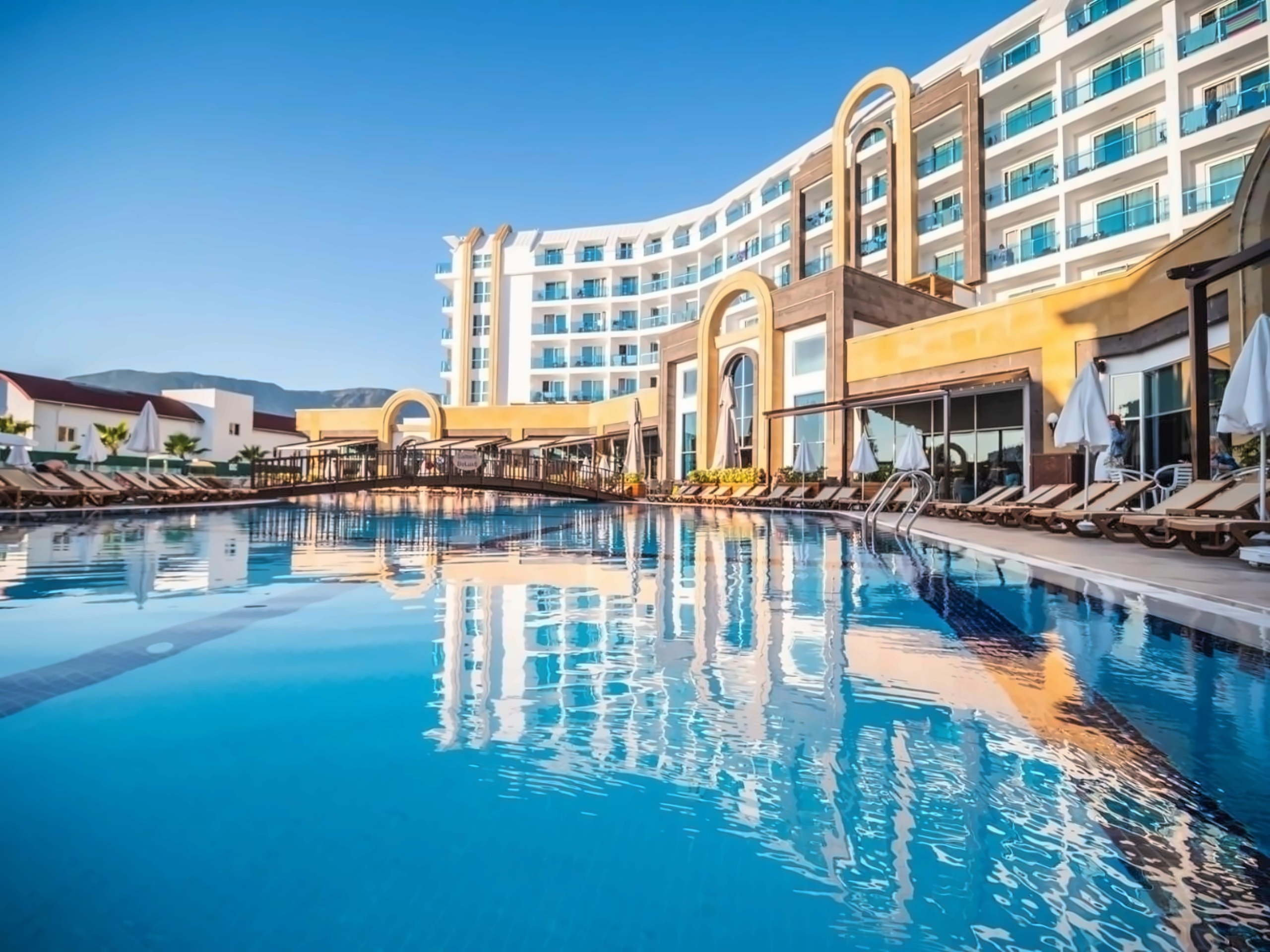 THE LUMOS DELUXE RESORT & SPA
