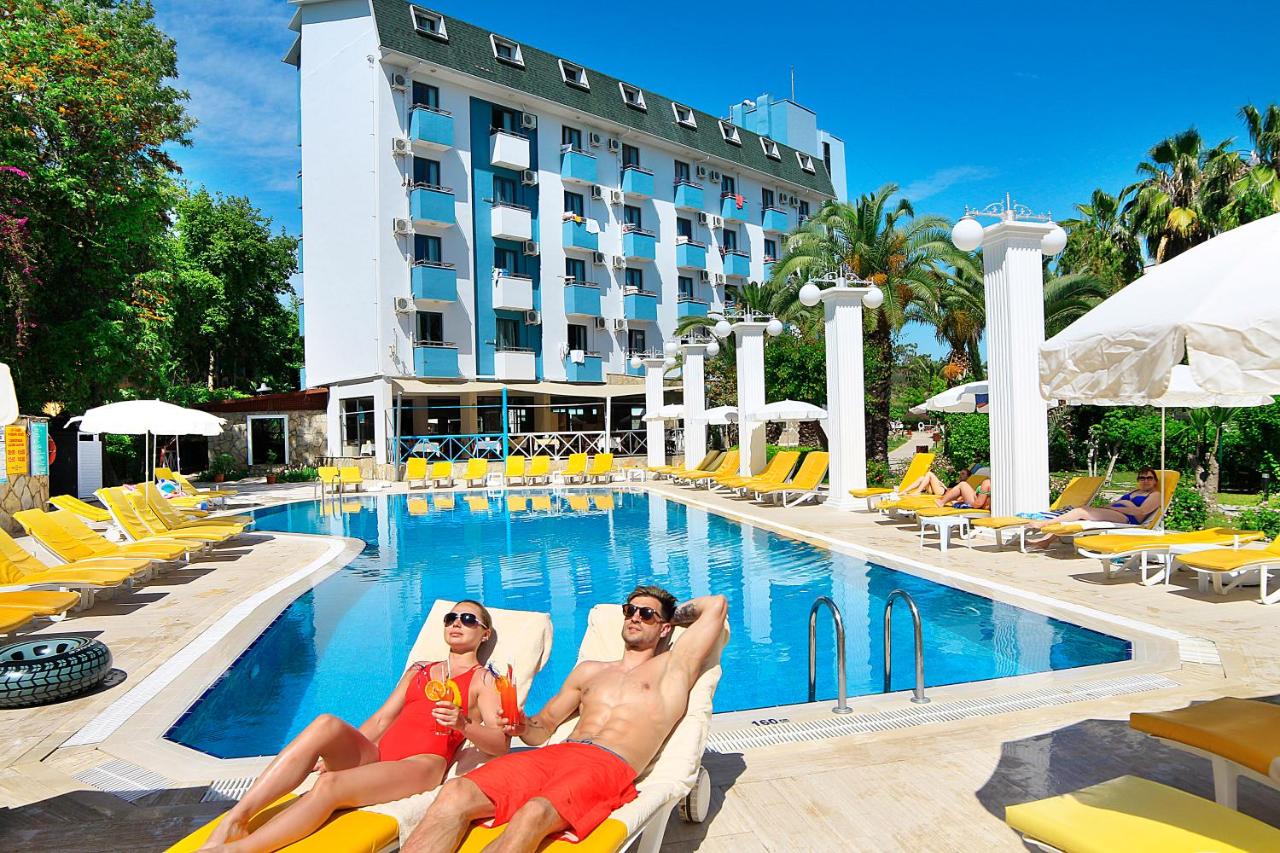 CLUB AQUA PLAZA HOTEL