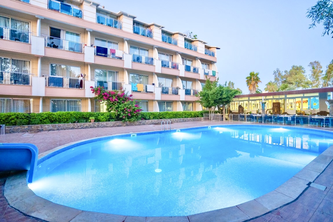 APERION BEACH HOTEL