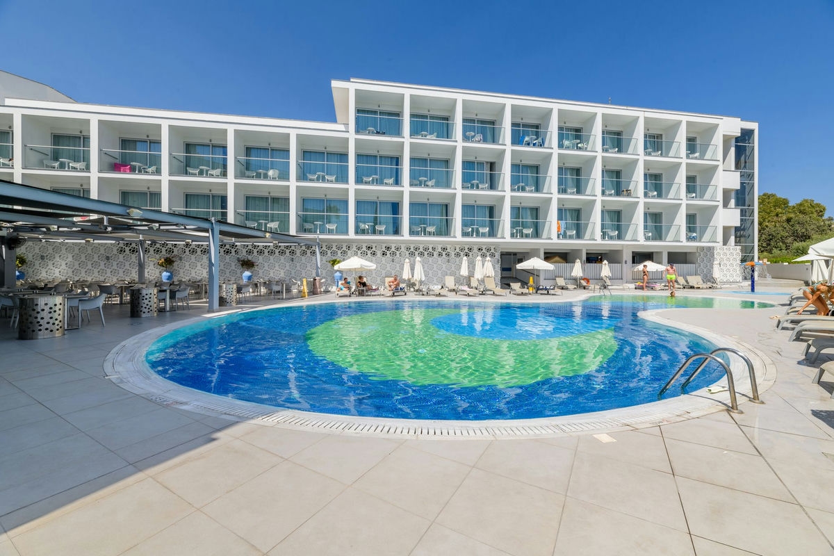 RIVER ROCK HOTEL