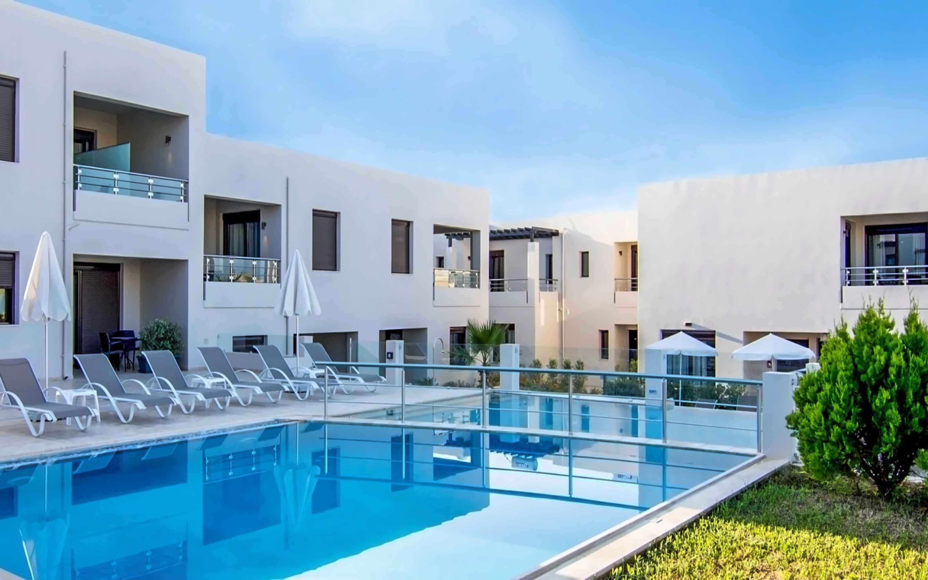 CARISA SUITES AND APARTMENTS