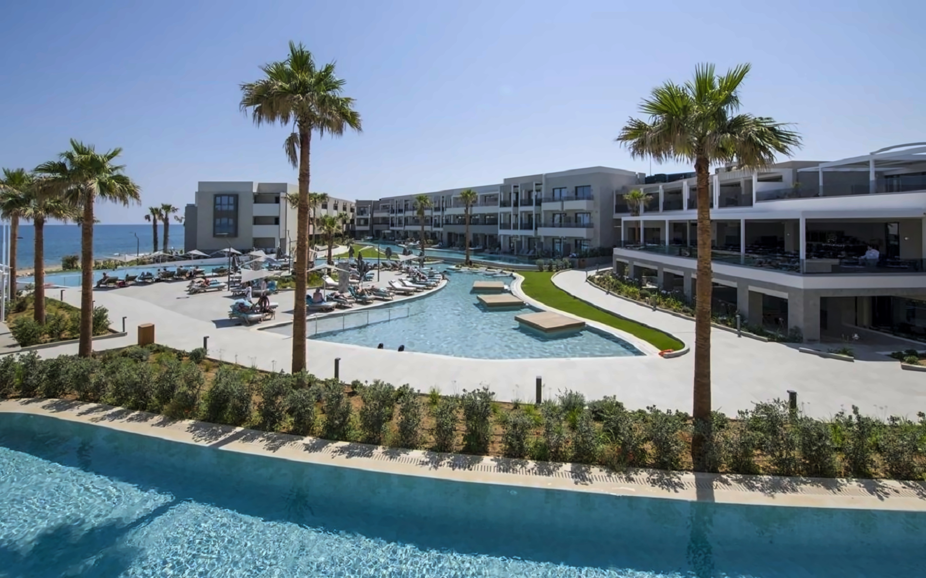 AMIRA LUXURY RESORT