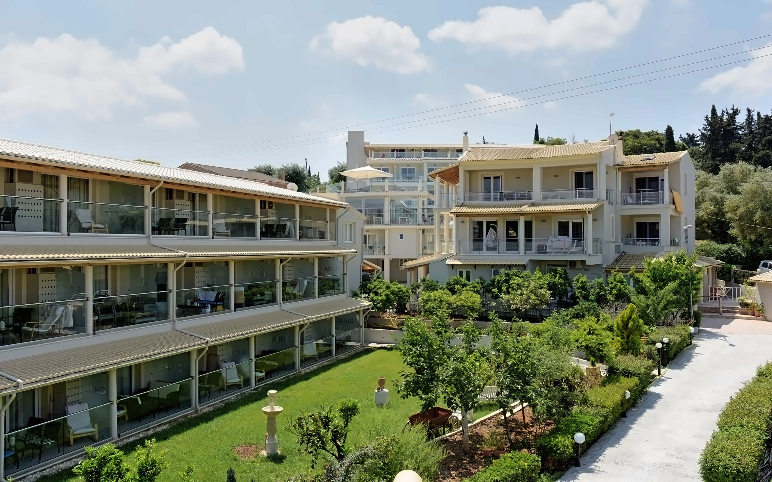 PALAPART GIKAS SUITES AND STUDIOS