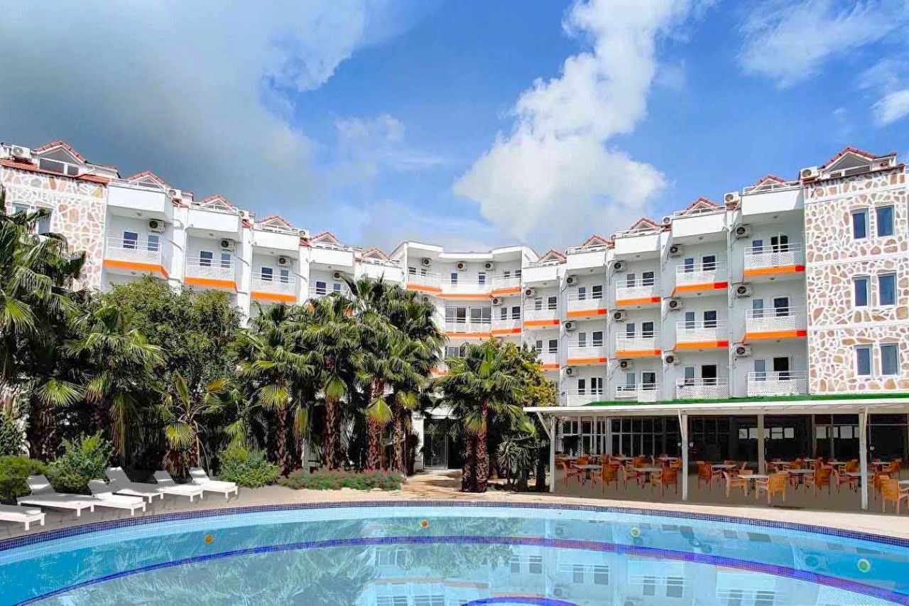 UK HOTEL KIRIS