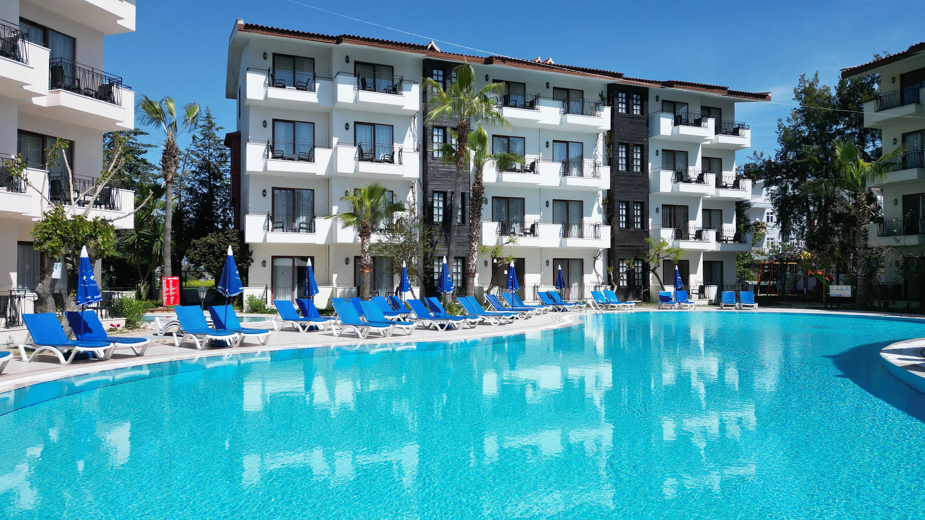 LEMAS SUITE HOTEL