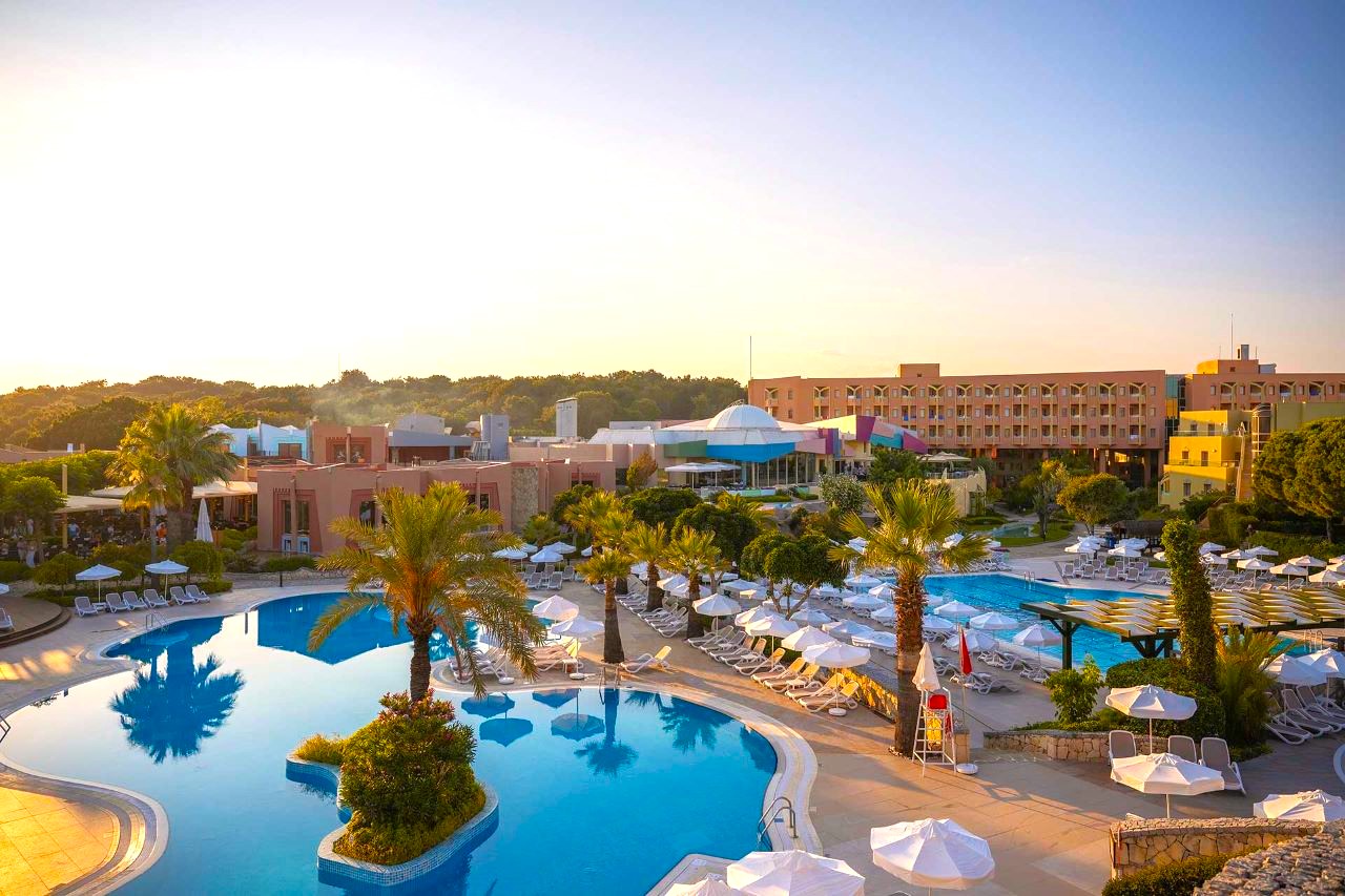 BLUE WATERS CLUB