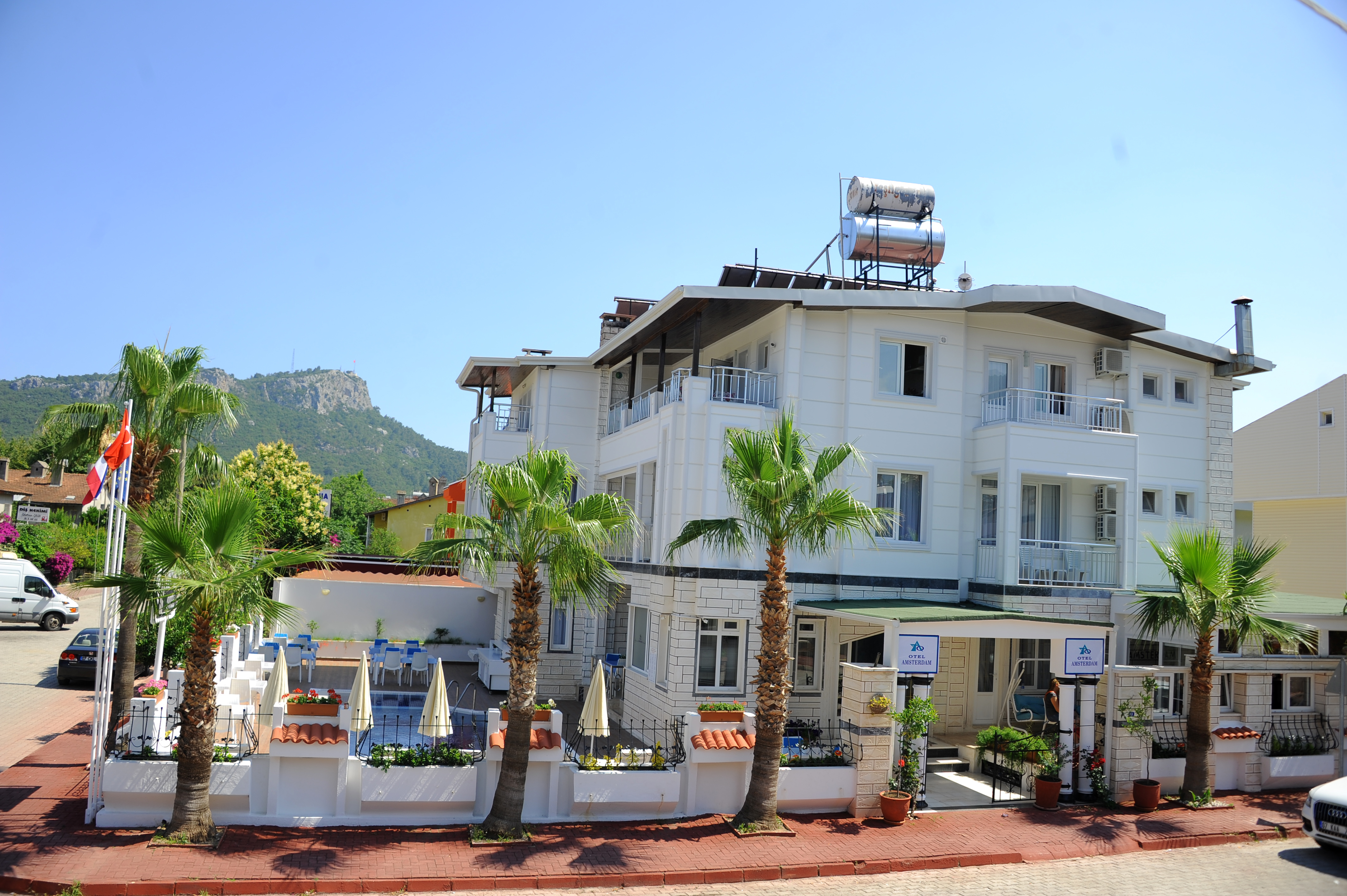 AMSTERDAM BOUTIQUE OTEL & SUITES