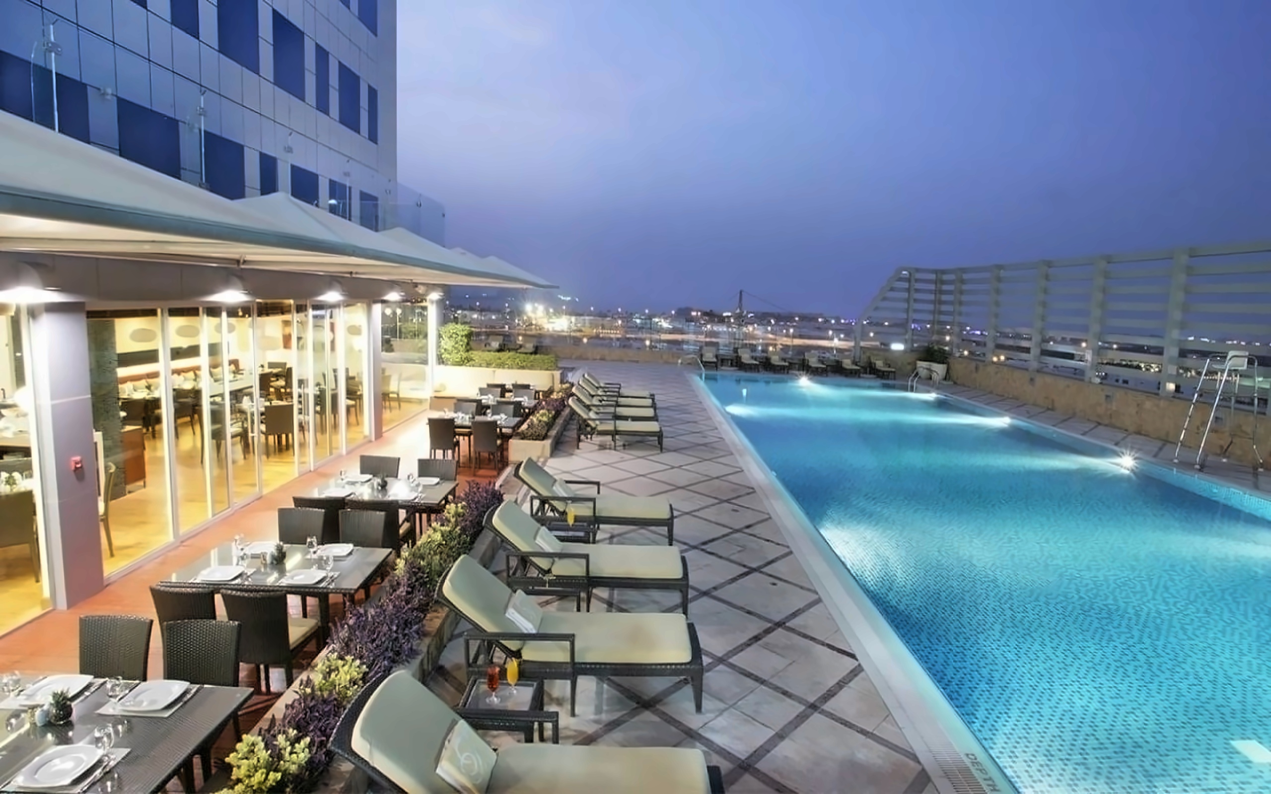LA SUITE DUBAI HOTEL & APARTMENTS