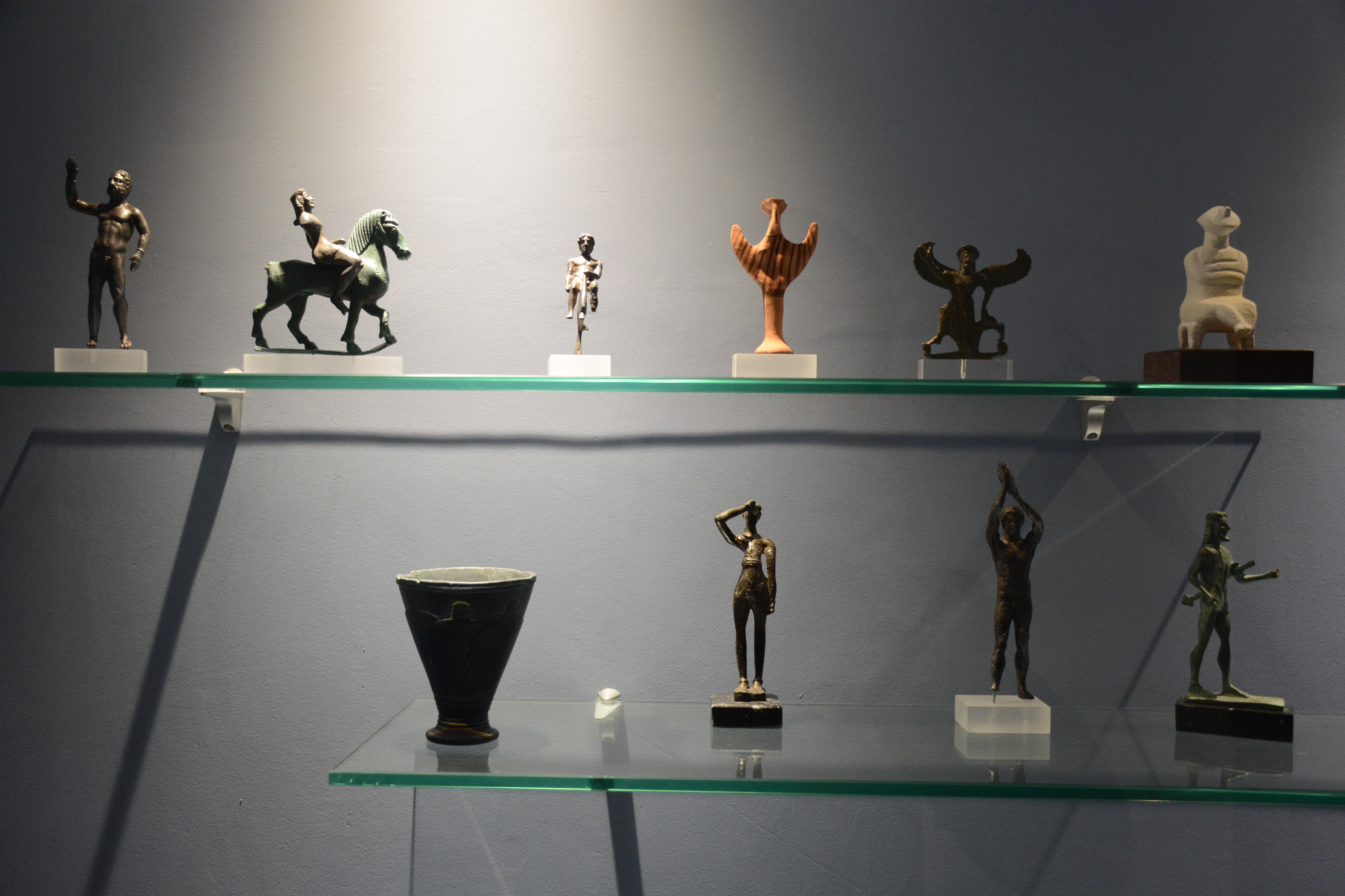 MACARIS SUITES & SPA