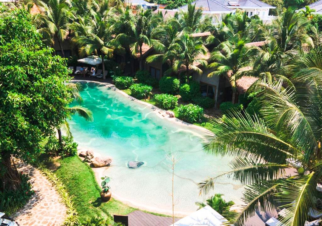 M VILLAGE TROPICAL