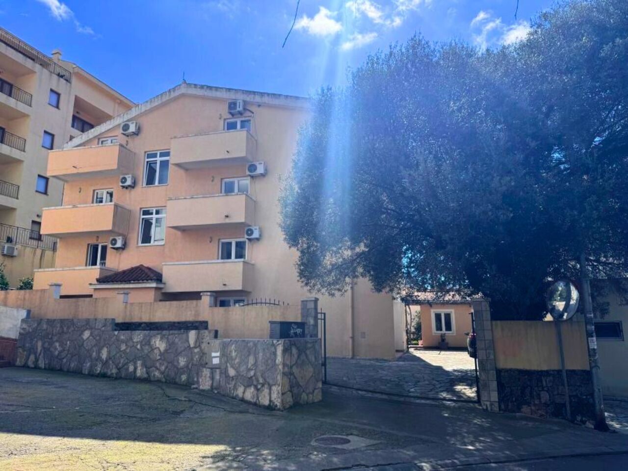 APARTMENTS STEVAN