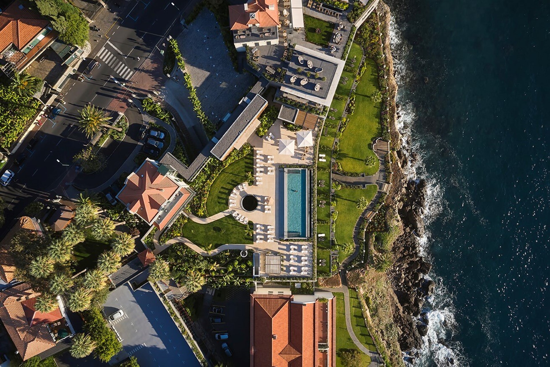 LES SUITES AT THE CLIFF BAY