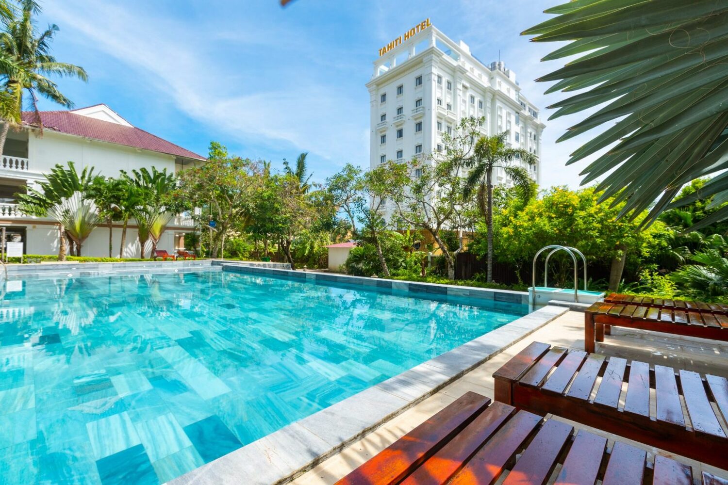TAHITI BEACH HOTEL
