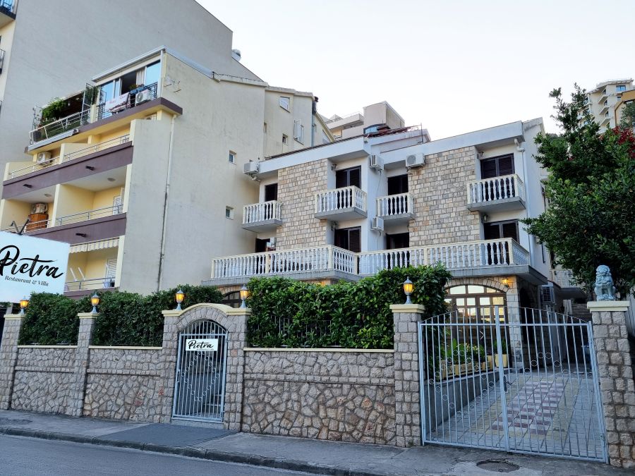 VILLA PIETRA RESIDENCE