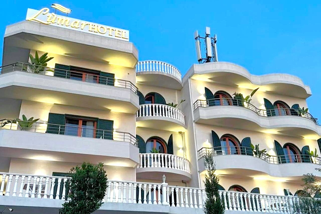 LUMAR HOTEL