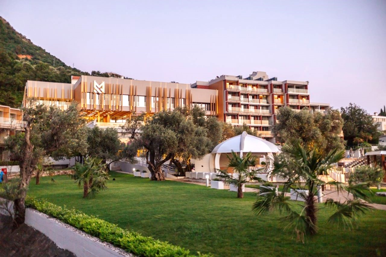 MAESTRAL RESORT & CASINO