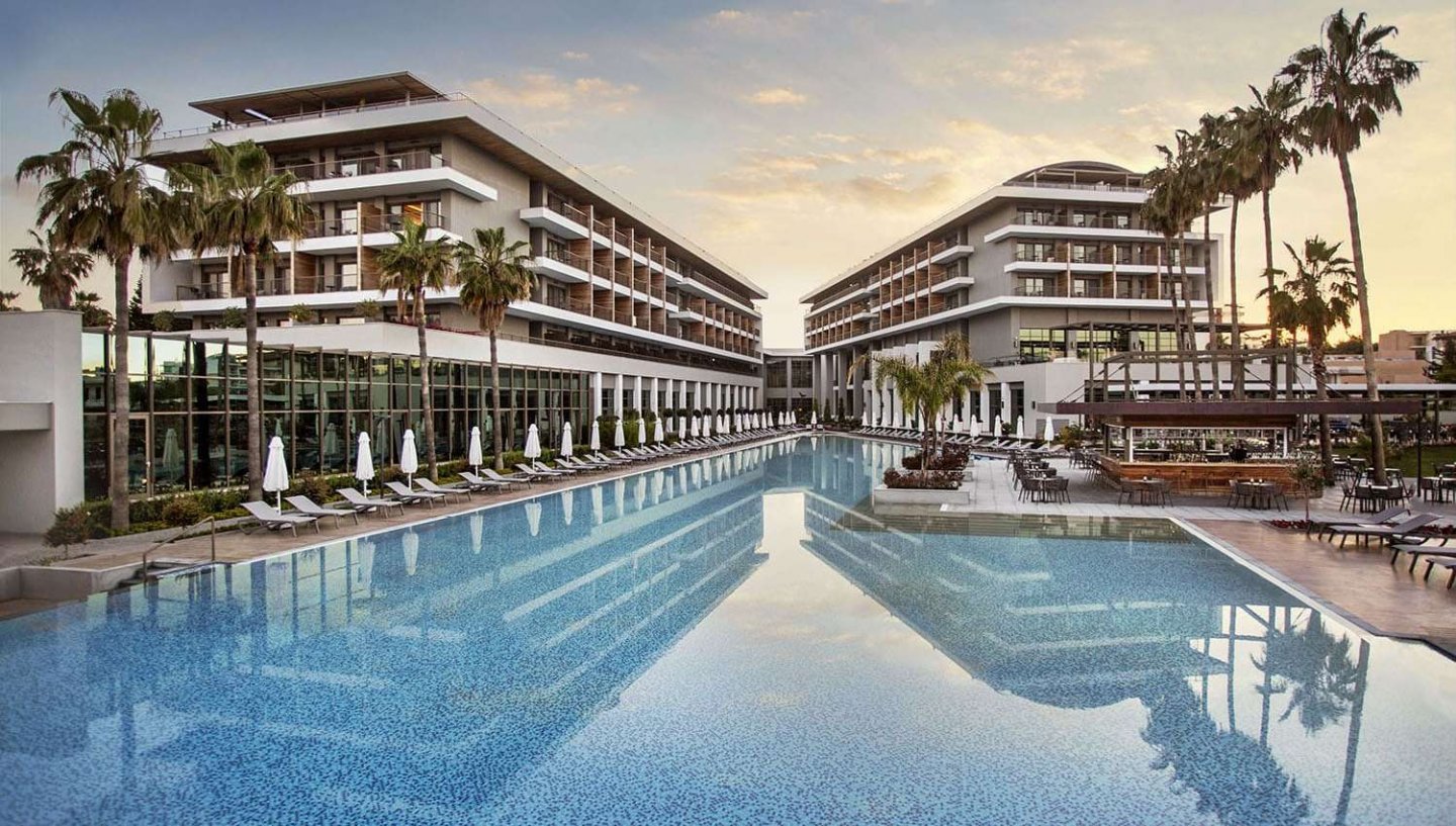 ACANTHUS & CENNET BARUT COLLECTION