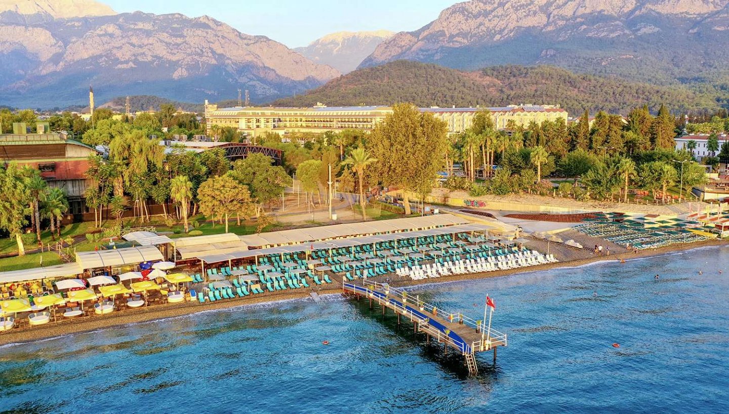 CRYSTAL DELUXE RESORT & SPA