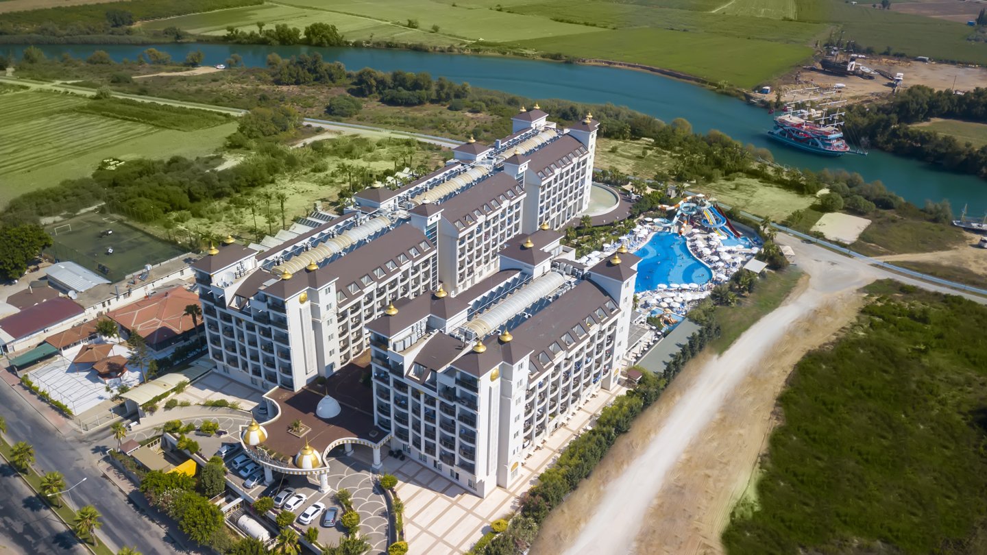LAKE & RIVER SIDE HOTEL & SPA